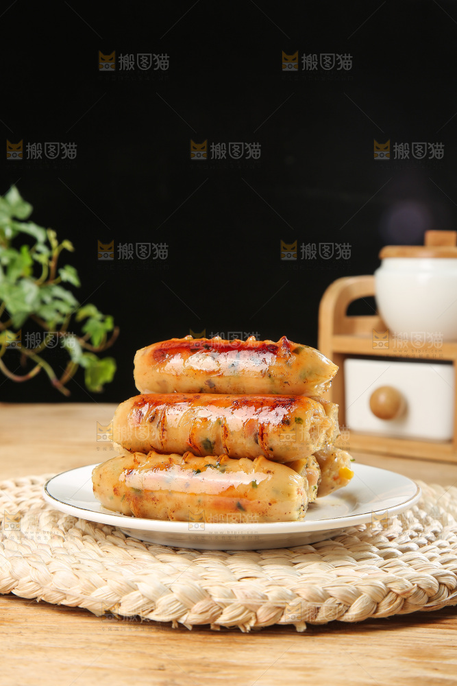 木底上的膳食蔬菜肠
