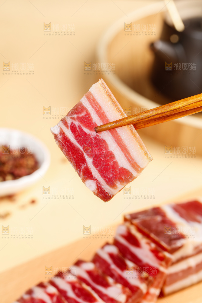 浅底上的五花咸肉