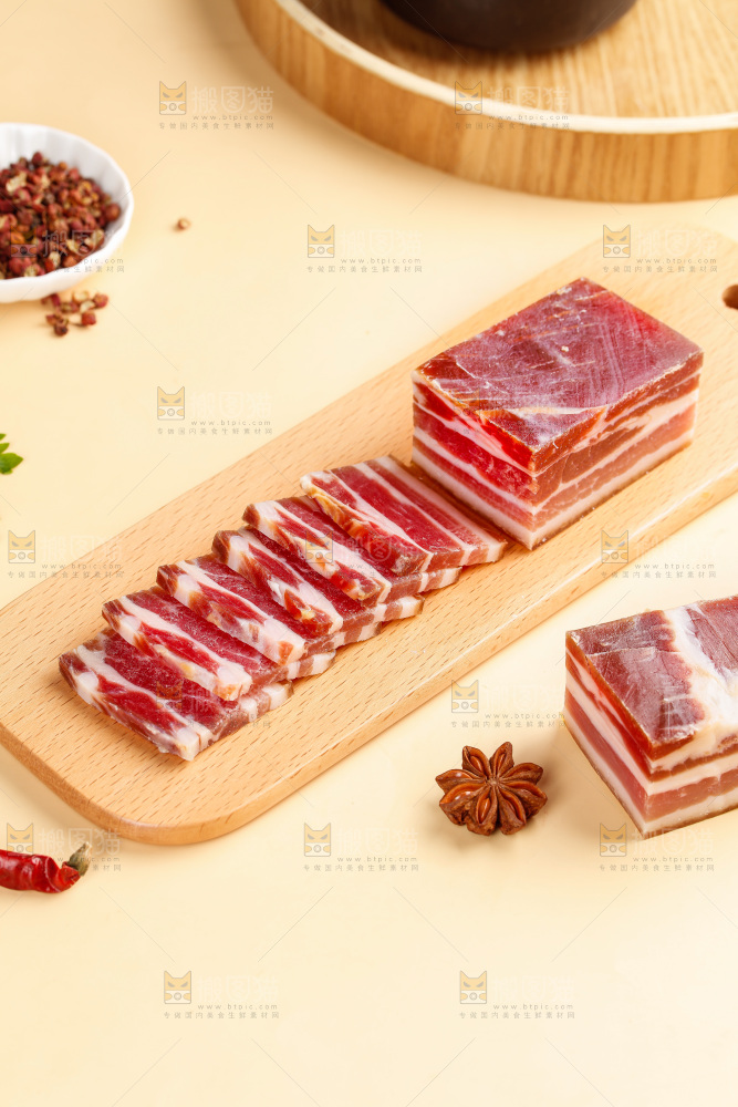 浅底上的五花咸肉