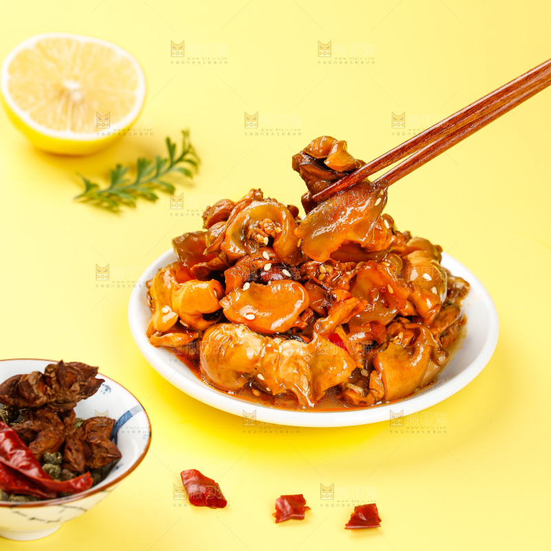 浅底上的鱿鱼脆