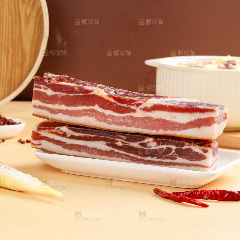 浅底上的五花咸肉