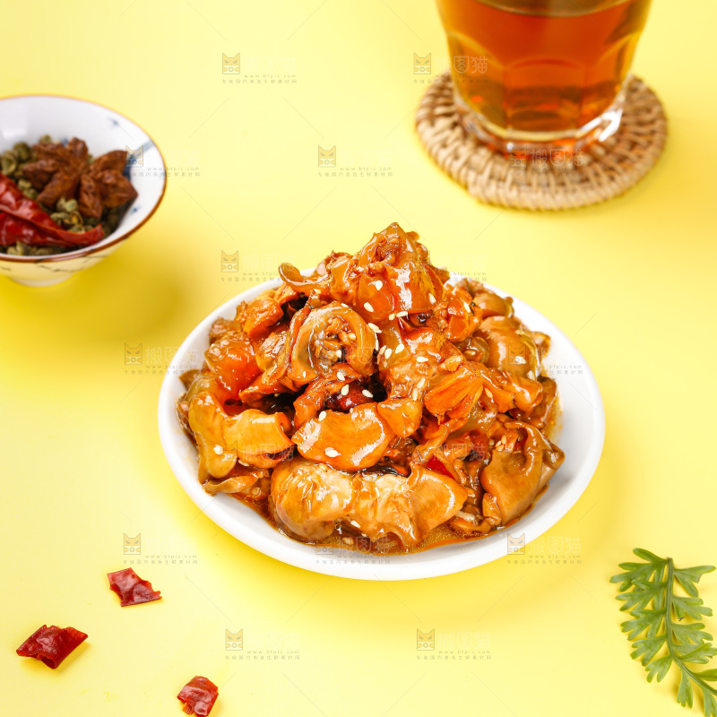 浅底上的鱿鱼脆