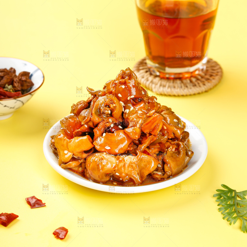 浅底上的鱿鱼脆