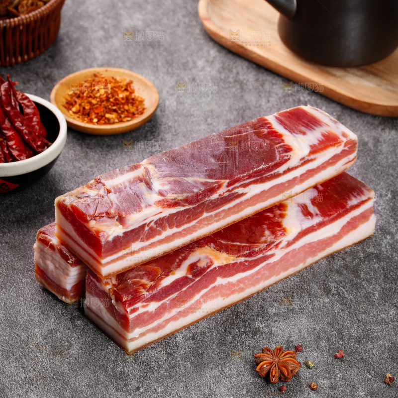 深底上的五花咸肉