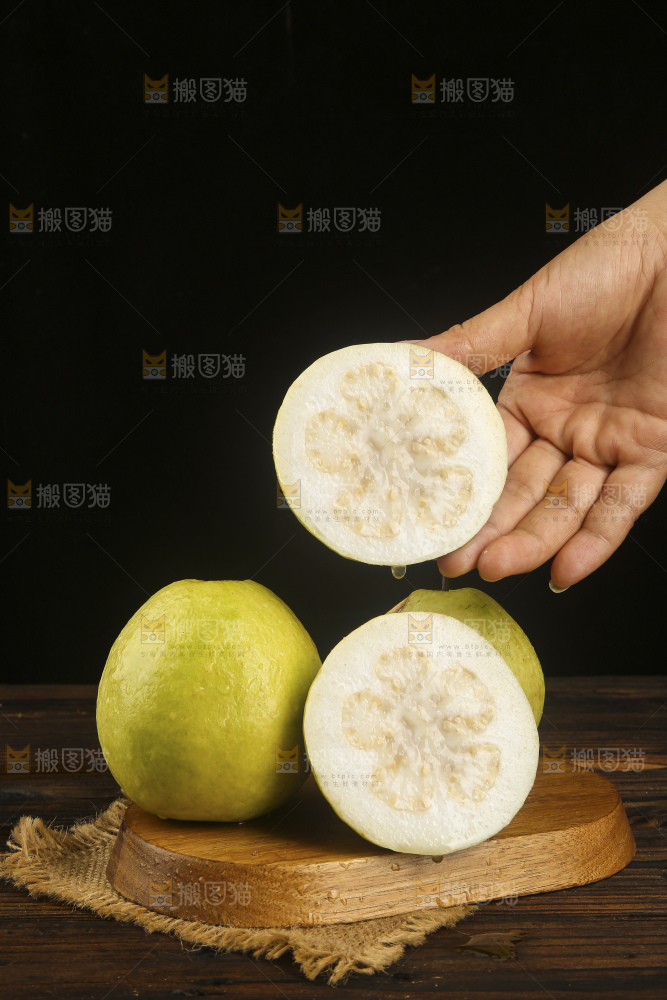 深底上的奶油芭乐
