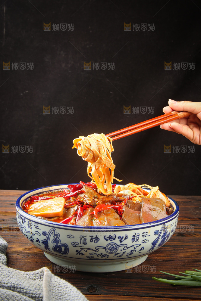 碗里的毛血旺