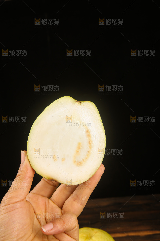 深底上的奶油芭乐