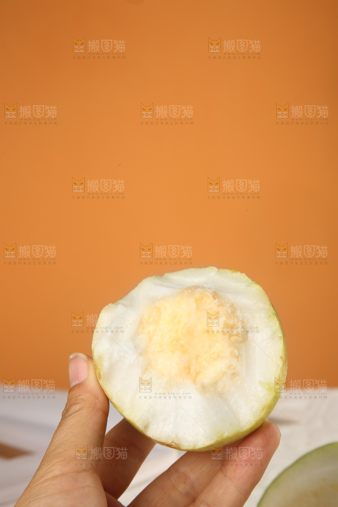 浅底上的奶油芭乐