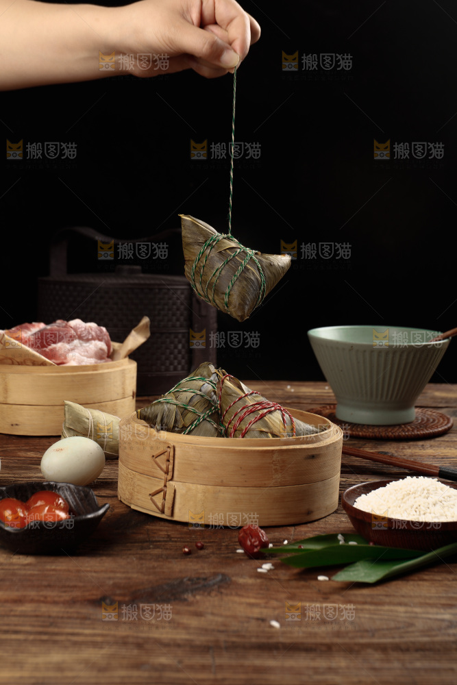深底上的咸蛋黄棕