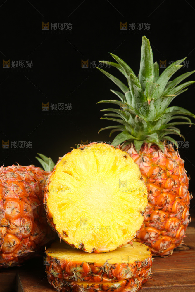 深底上的金钻凤梨