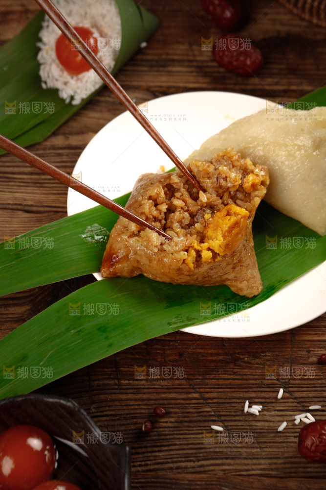 深底上的咸蛋黄棕
