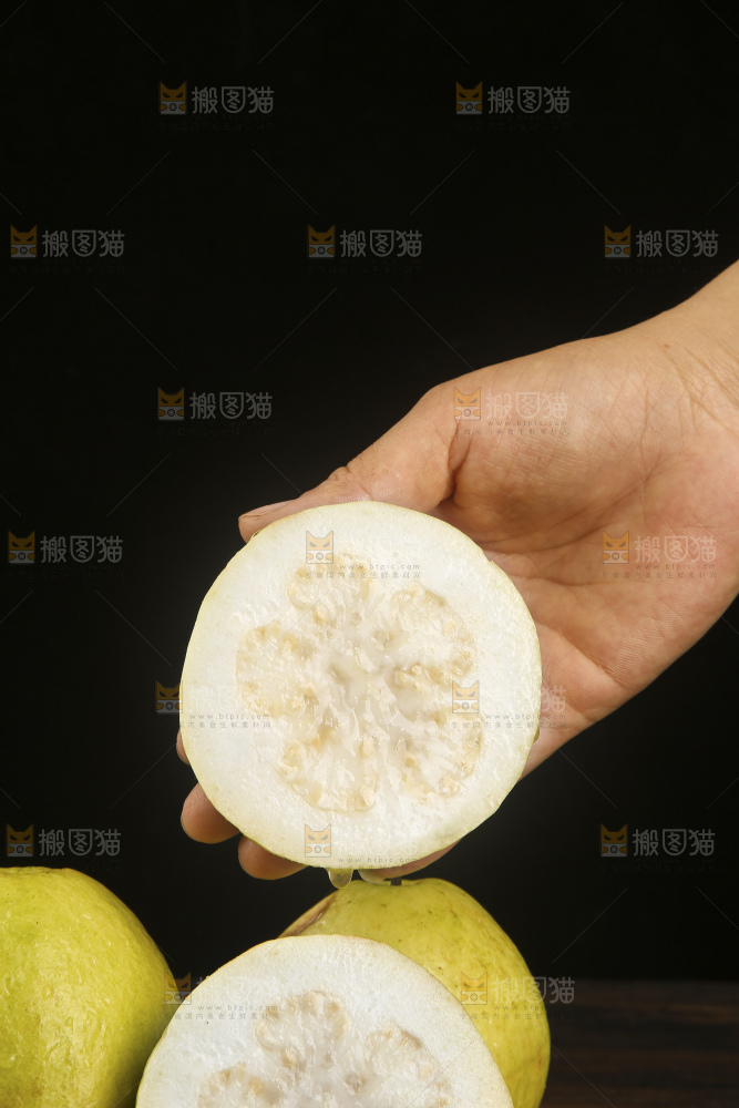 深底上的奶油芭乐