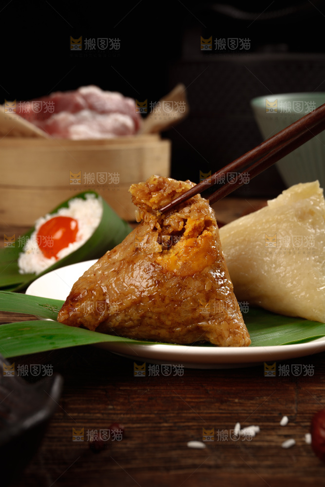 深底上的咸蛋黄棕