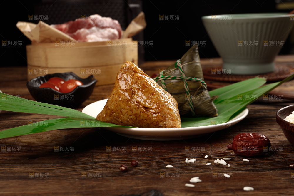 深底上的咸蛋黄棕