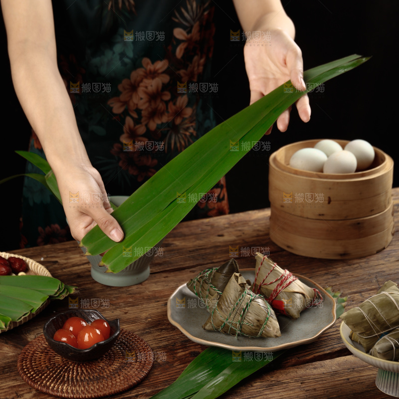 深底上的咸蛋黄棕