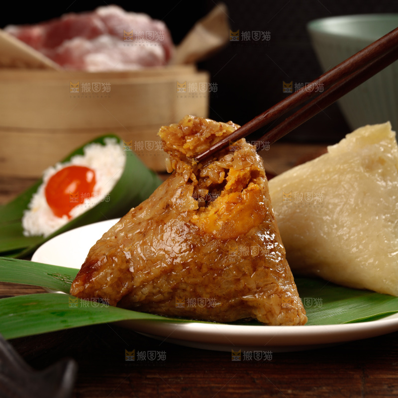 深底上的咸蛋黄棕