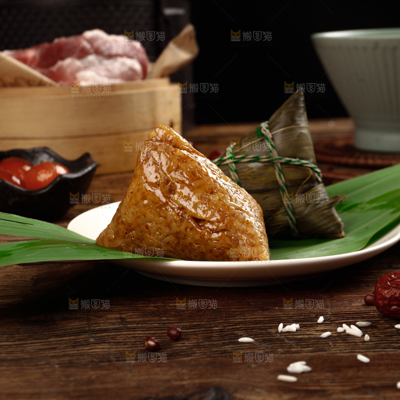 深底上的咸蛋黄棕