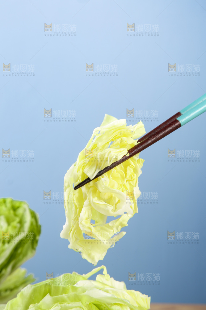 木底上的卷心菜