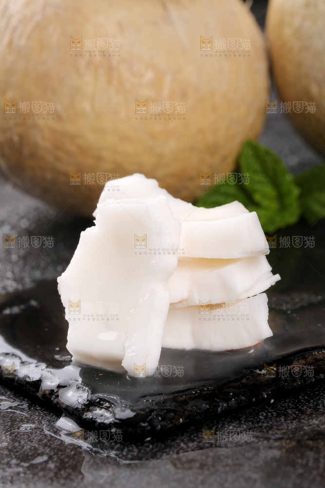 深底上的牛奶椰皇