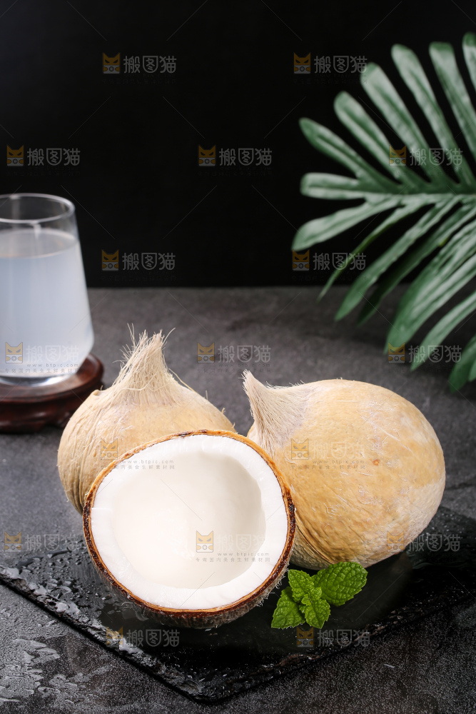 深底上的牛奶椰皇