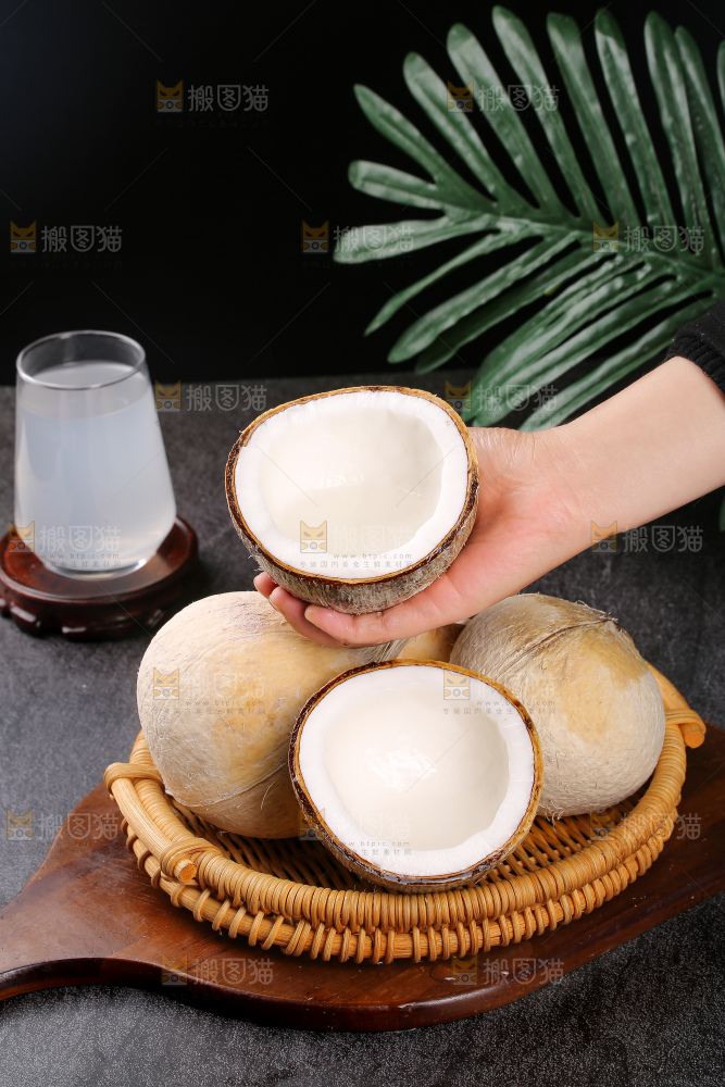 深底上的牛奶椰皇