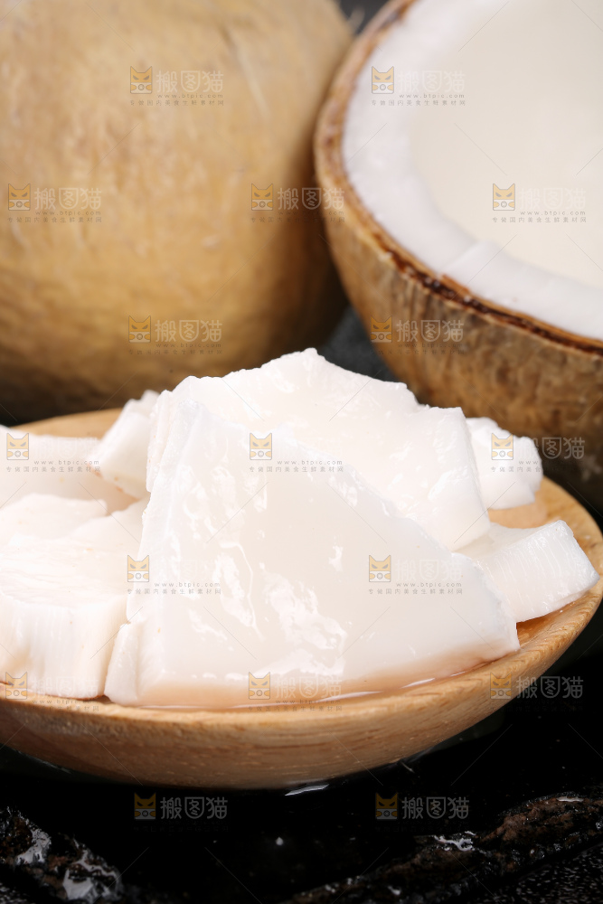 深底上的牛奶椰皇
