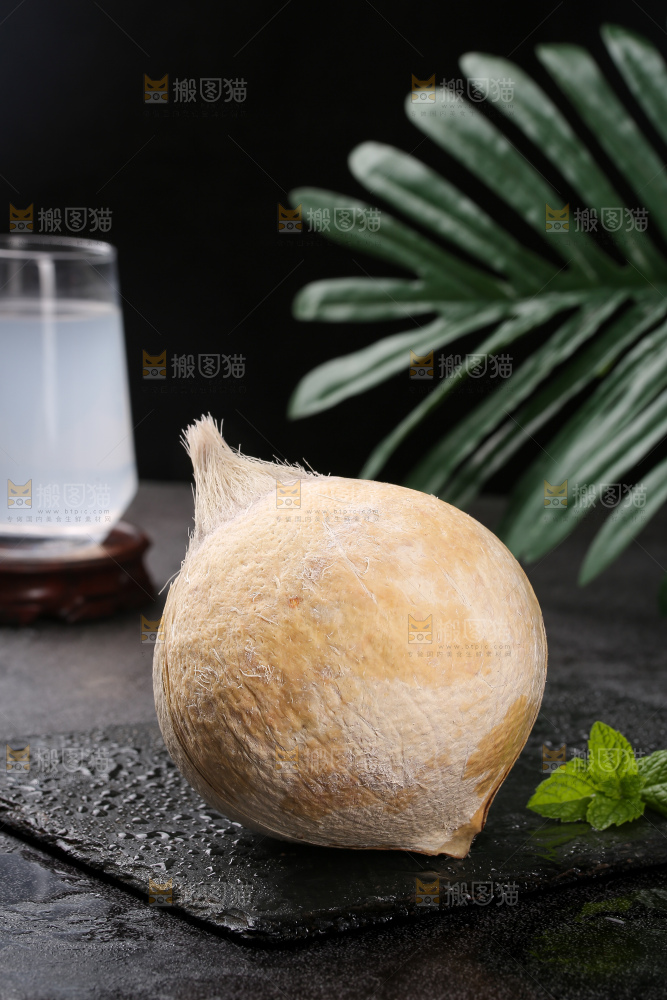 深底上的牛奶椰皇