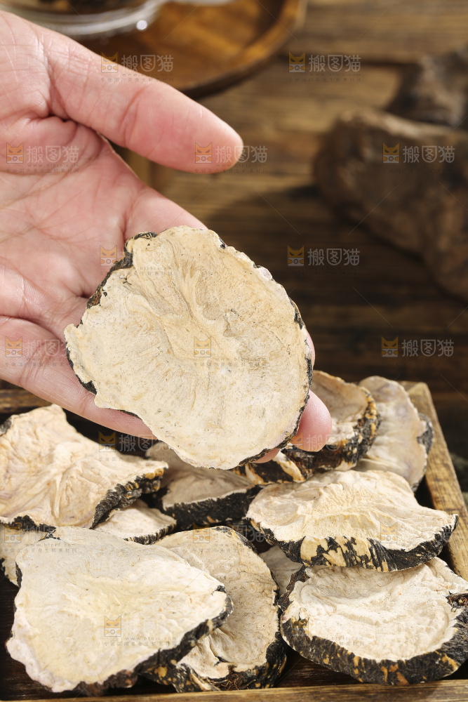 深底上的玛卡