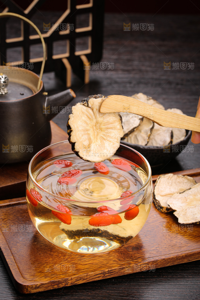 杯子里的玛卡枸杞茶