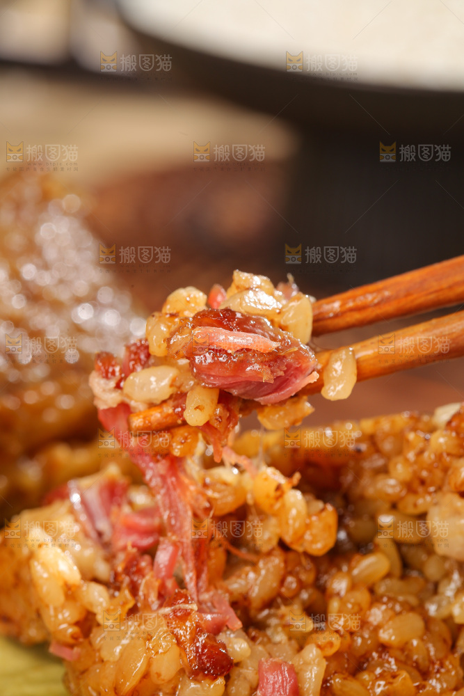 深底上的鲜肉粽