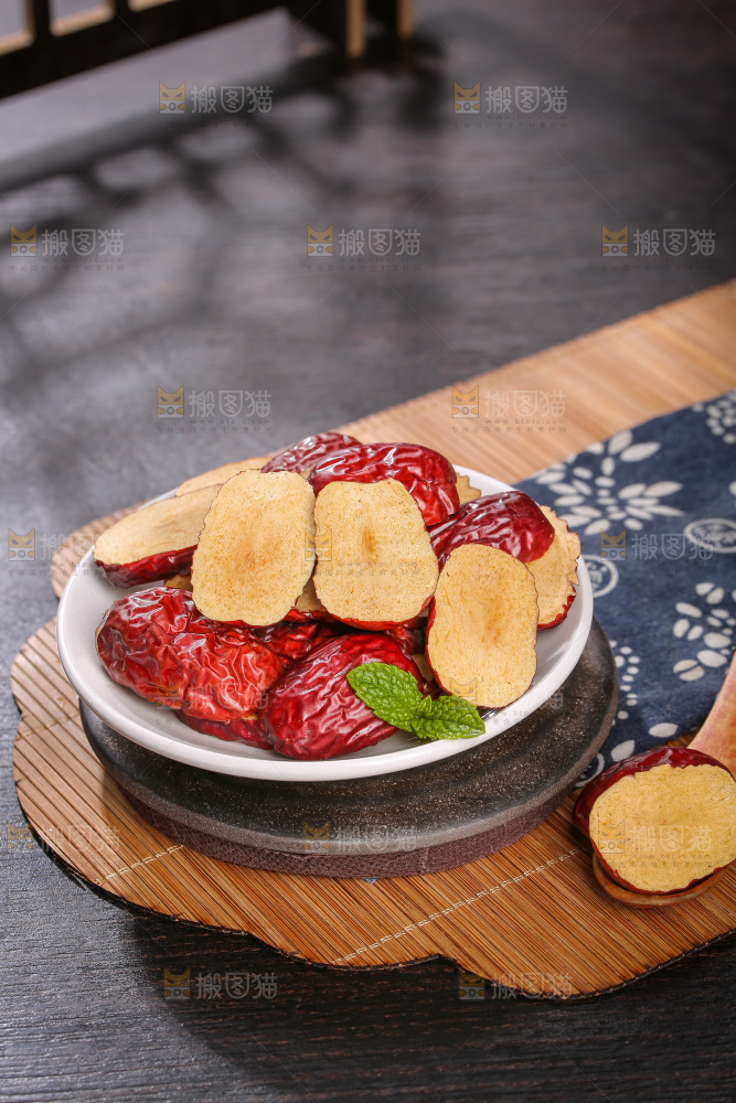 深底上的干红枣块