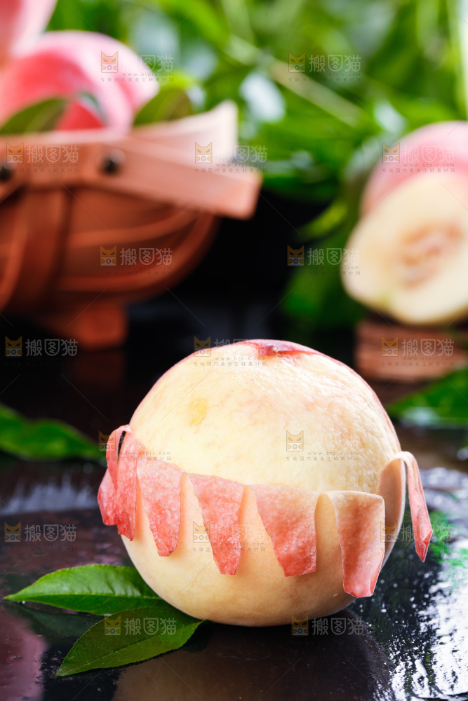 深底上的现摘水蜜桃