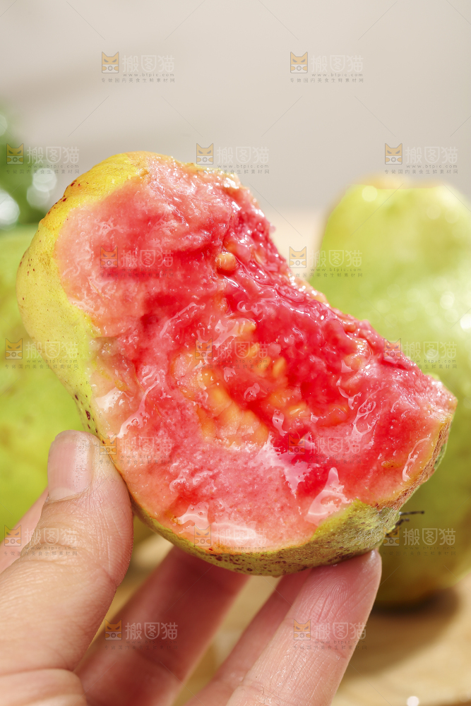 浅底上的红心软芭乐