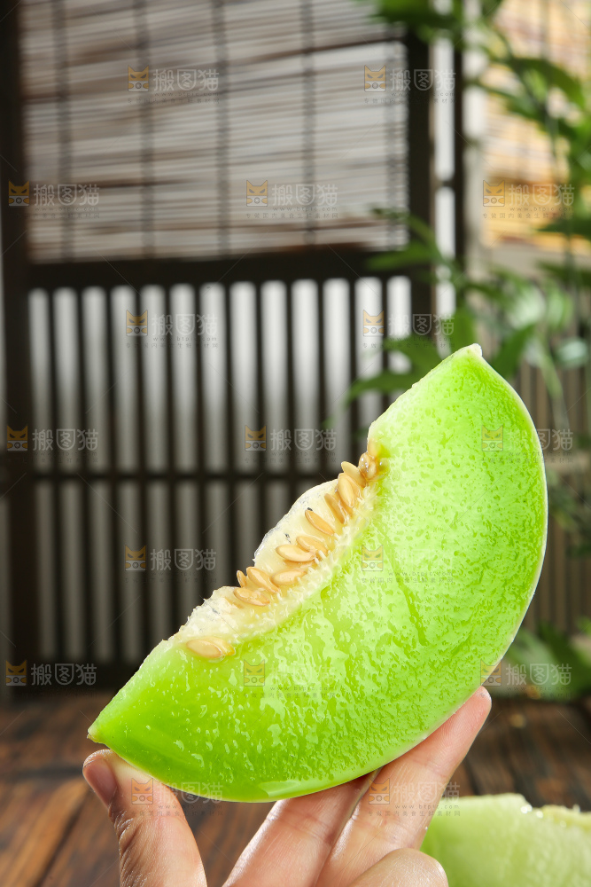木底上的玉菇甜瓜