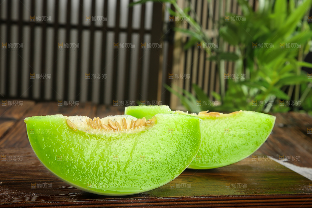 木底上的玉菇甜瓜