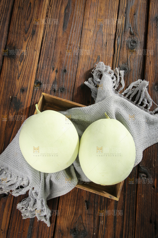 木底上的玉菇甜瓜