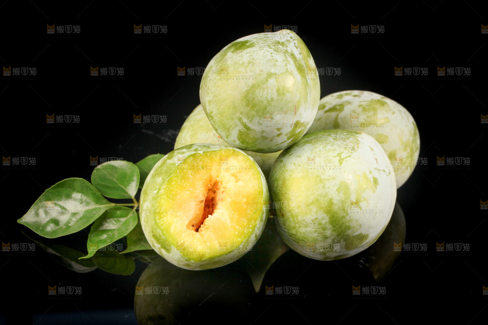 黑底上的青奈李