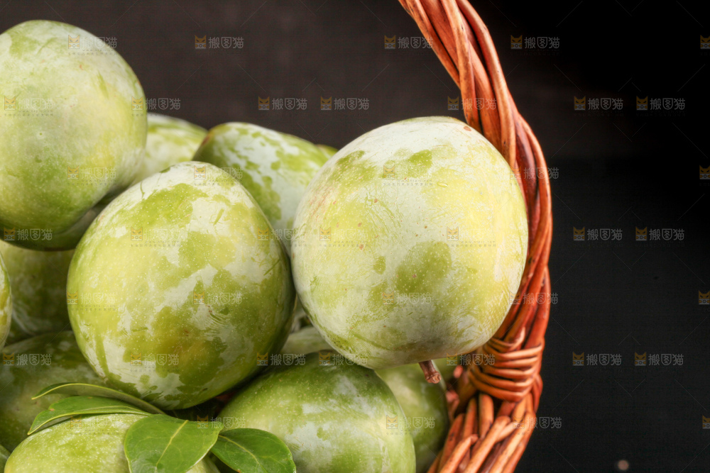 黑底上的青奈李