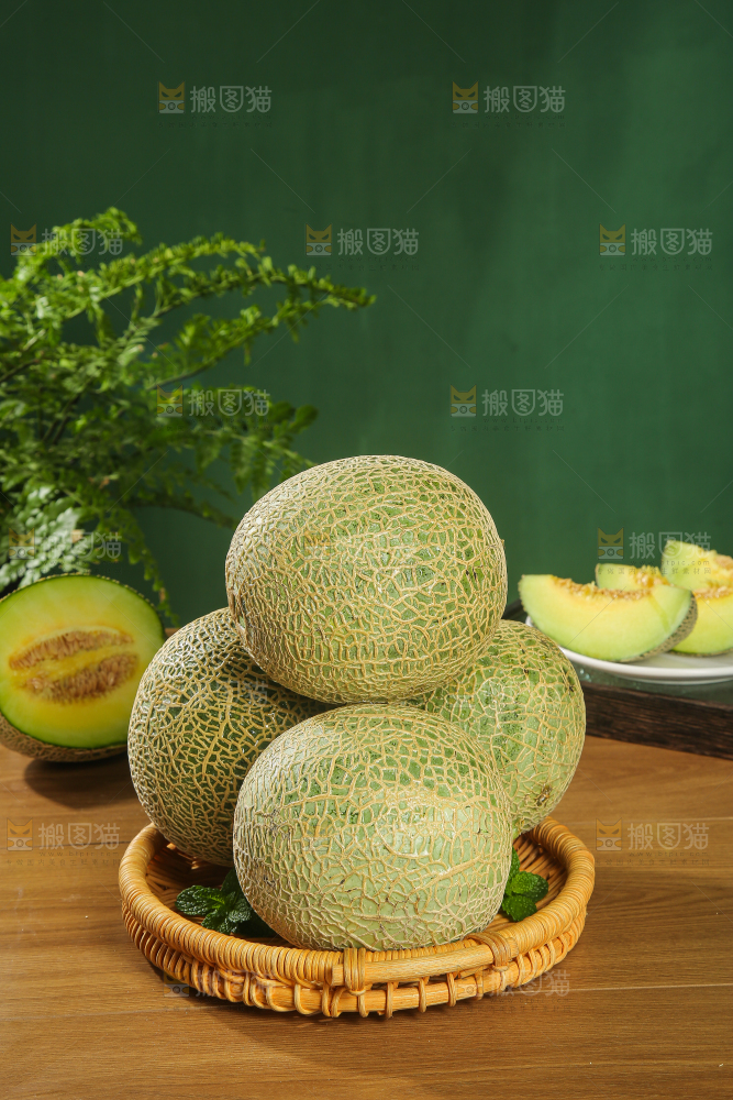 深底上的网纹蜜瓜