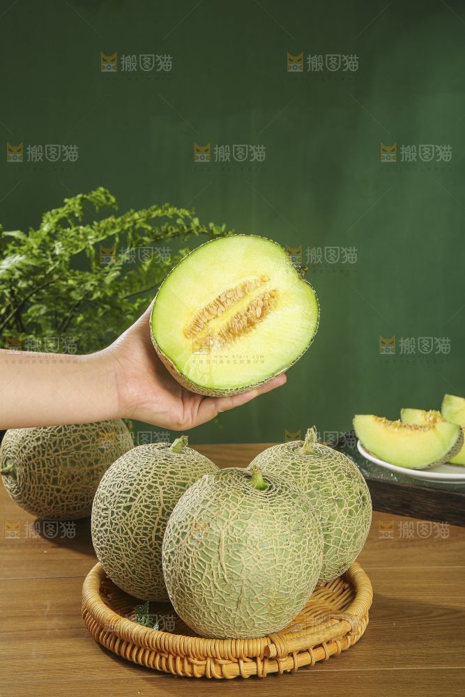 深底上的网纹蜜瓜