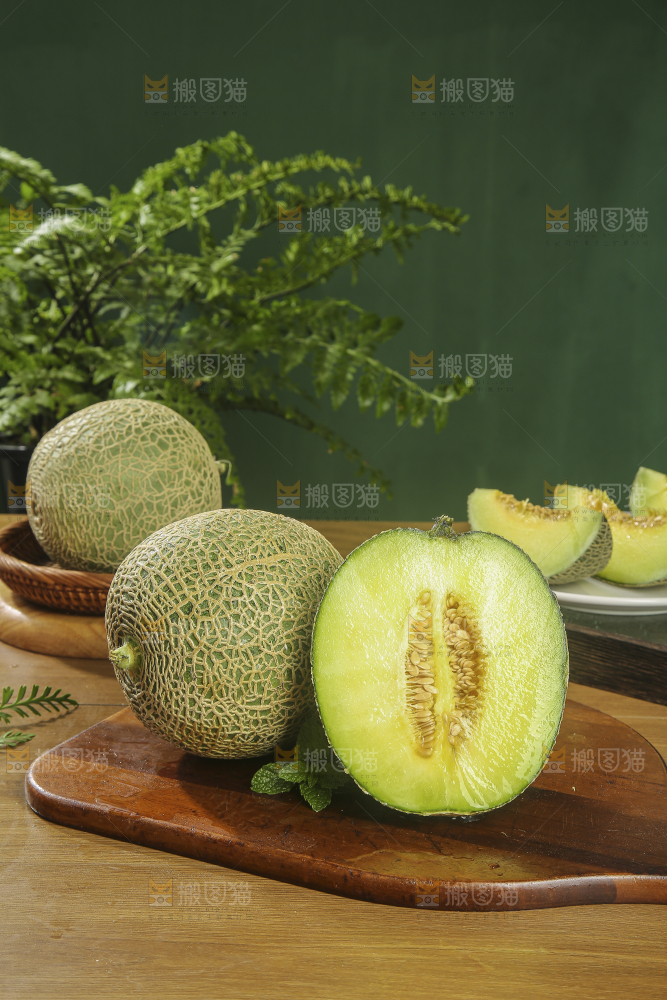 深底上的网纹蜜瓜
