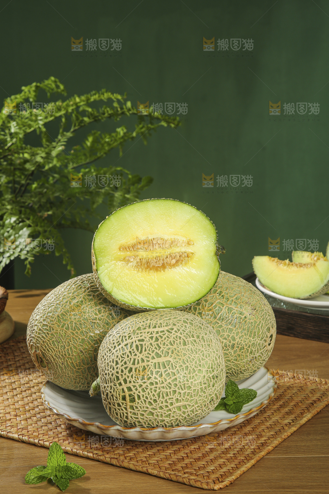 深底上的网纹蜜瓜