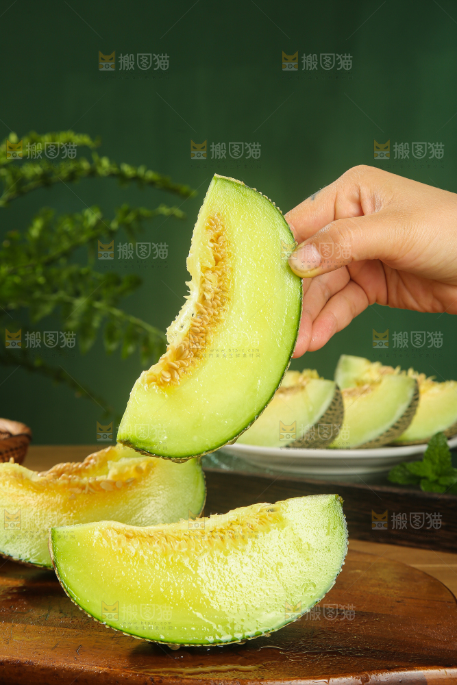 深底上的网纹蜜瓜