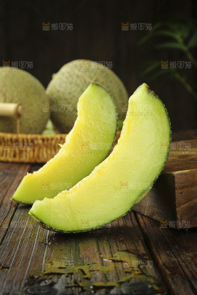 深底上的网纹蜜瓜