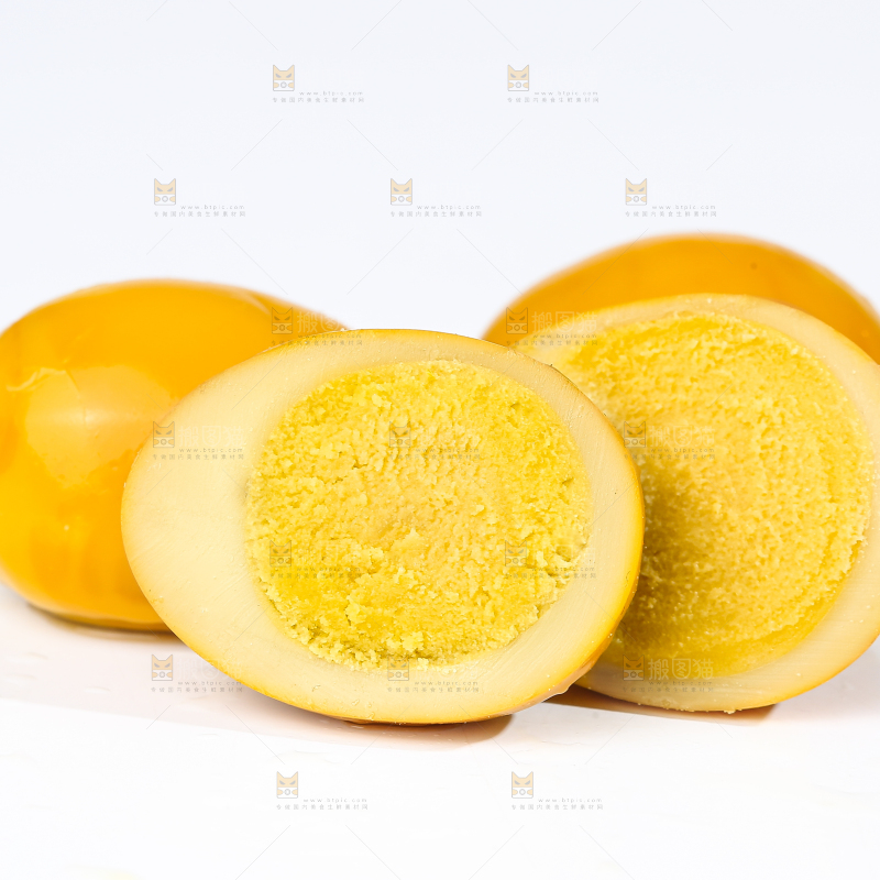 白底上的卤鹌鹑蛋