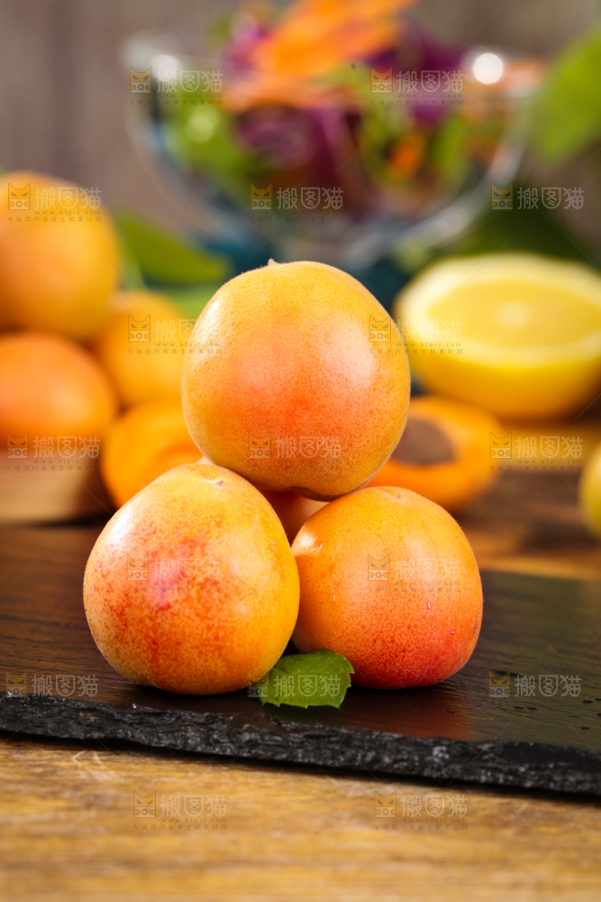 深底上的小红杏