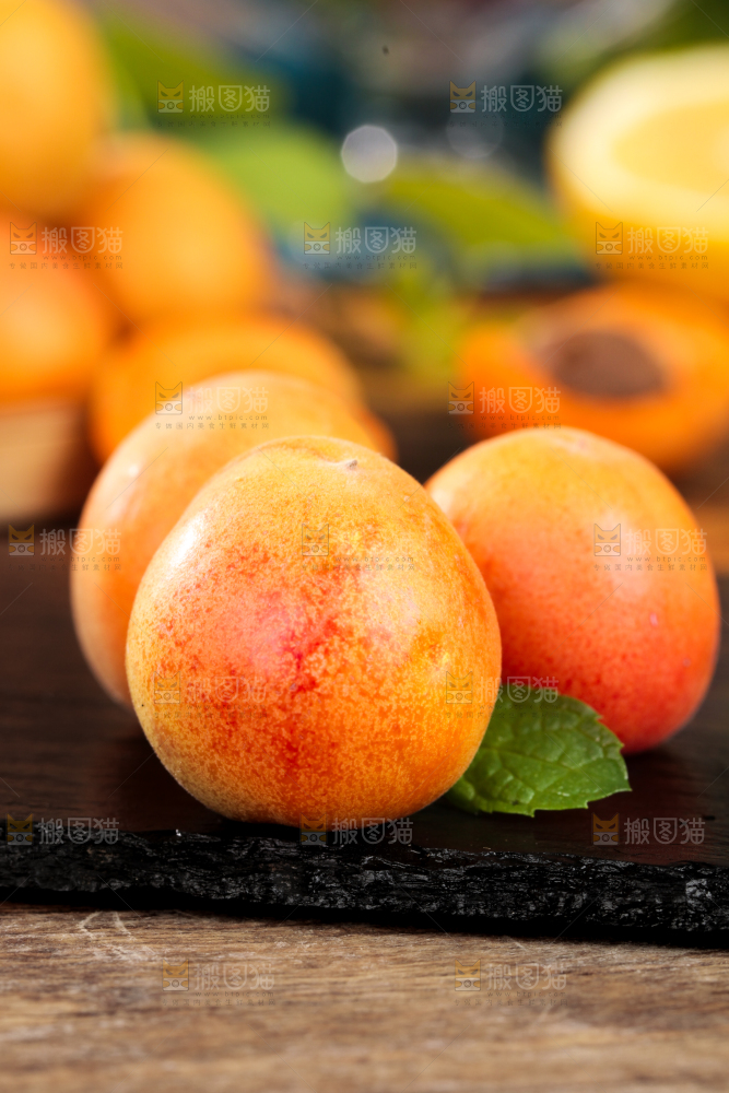 深底上的小红杏