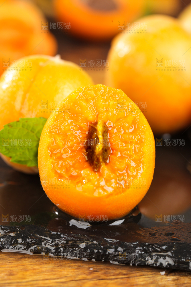 深底上的小红杏