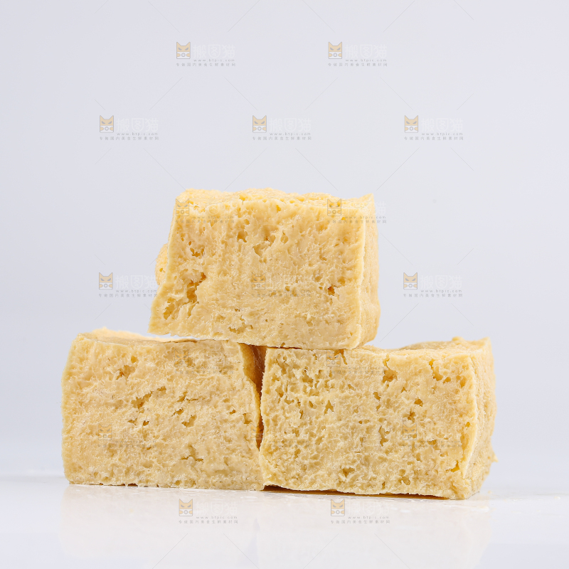 白底上的冻豆腐