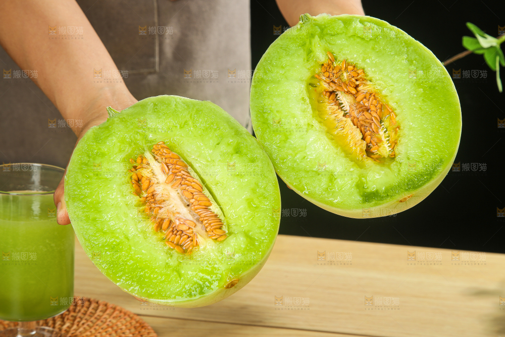 木底上的玉菇甜瓜